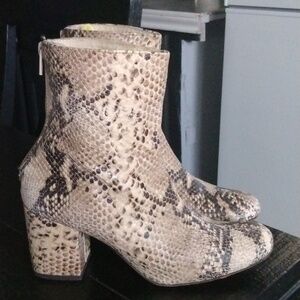 FREE PEOPLE SNAKE PRINTS BOOTIES